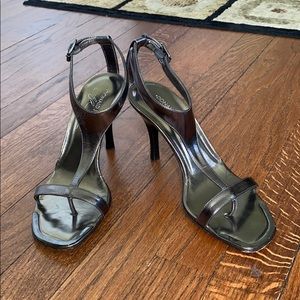 Donald J Pliner kitten heel